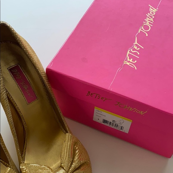 Betsey Johnson Florence Gold Wedges Cork Suede 9 - Picture 8 of 8